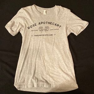 Rose Apothecary (Schitt’s Creek) Tee